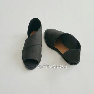 Shoes - 🎉 Last Sz 6 🎉 Peep Toe Side Cut Flats Shoes - 🎉 Last Sz 6 🎉 Peep Toe Side Cut Flats